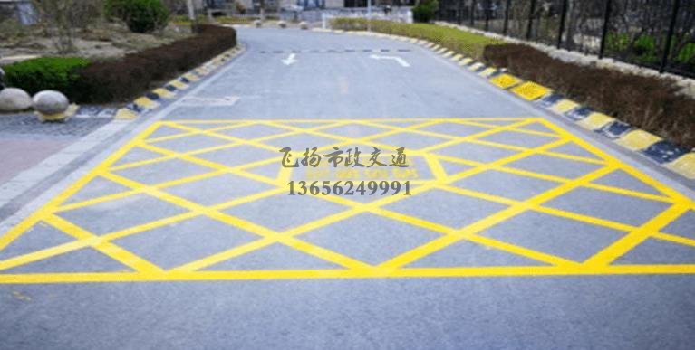 蘇州小區(qū)道路消防車通道劃線標(biāo)準(zhǔn)化示意圖，停車場消防車通道的設(shè)計規(guī)定要求？